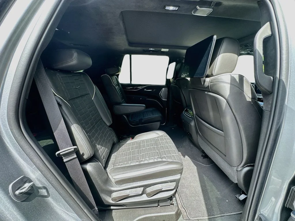 Used 2023 Silver Metallic Cadillac Sport Platinum image 31