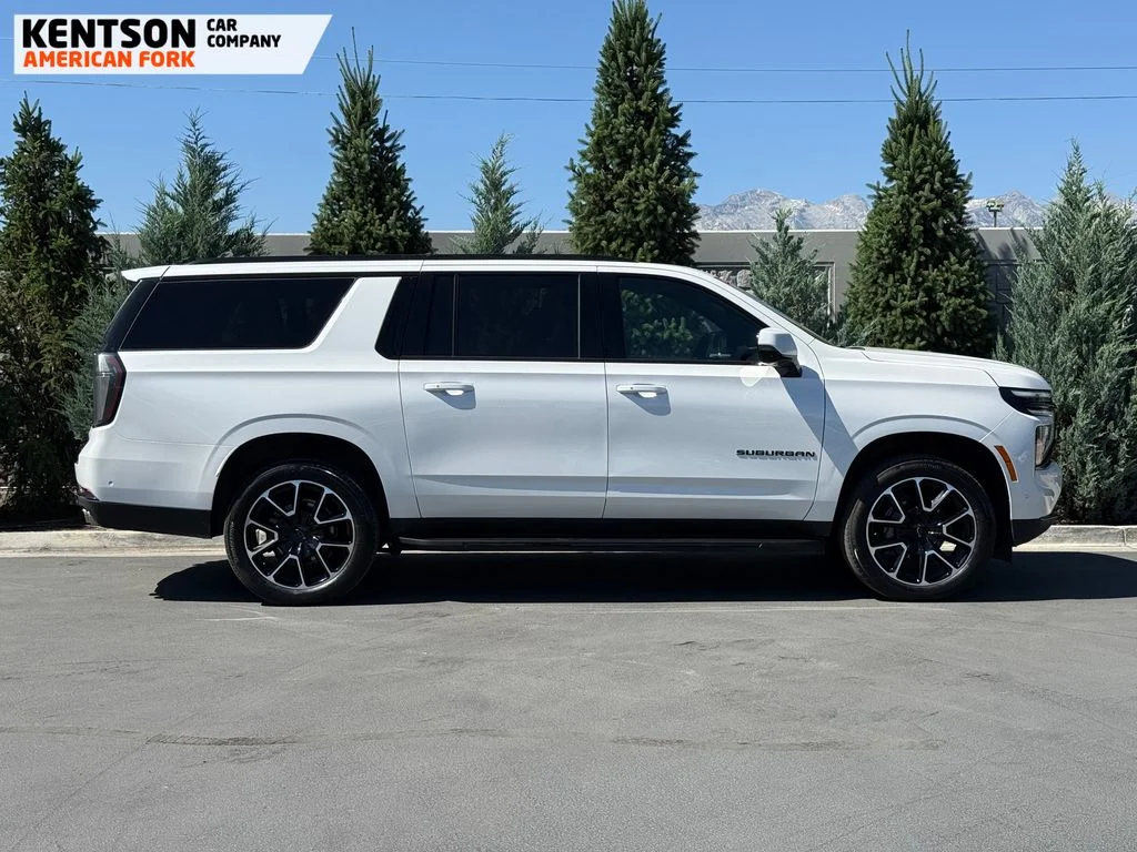 Used 2025 White Chevrolet RST image 9
