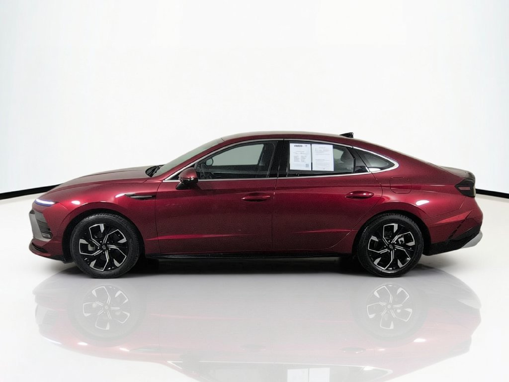 Used 2025 Red Hyundai SEL image 10