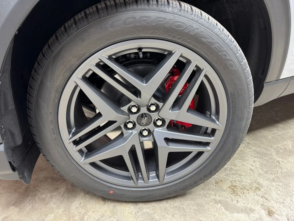 New 2026 Space White Metallic Ford ST-Line image 29