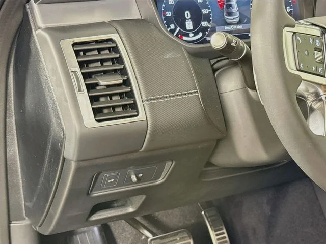 New 2026 Varesine Blue Land Rover Dynamic SE image 10