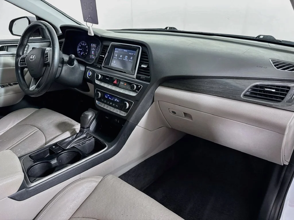 Used 2018 White Hyundai Limited image 36