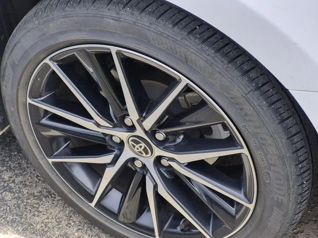 Used 2024 Ice Cap Toyota SE image 4