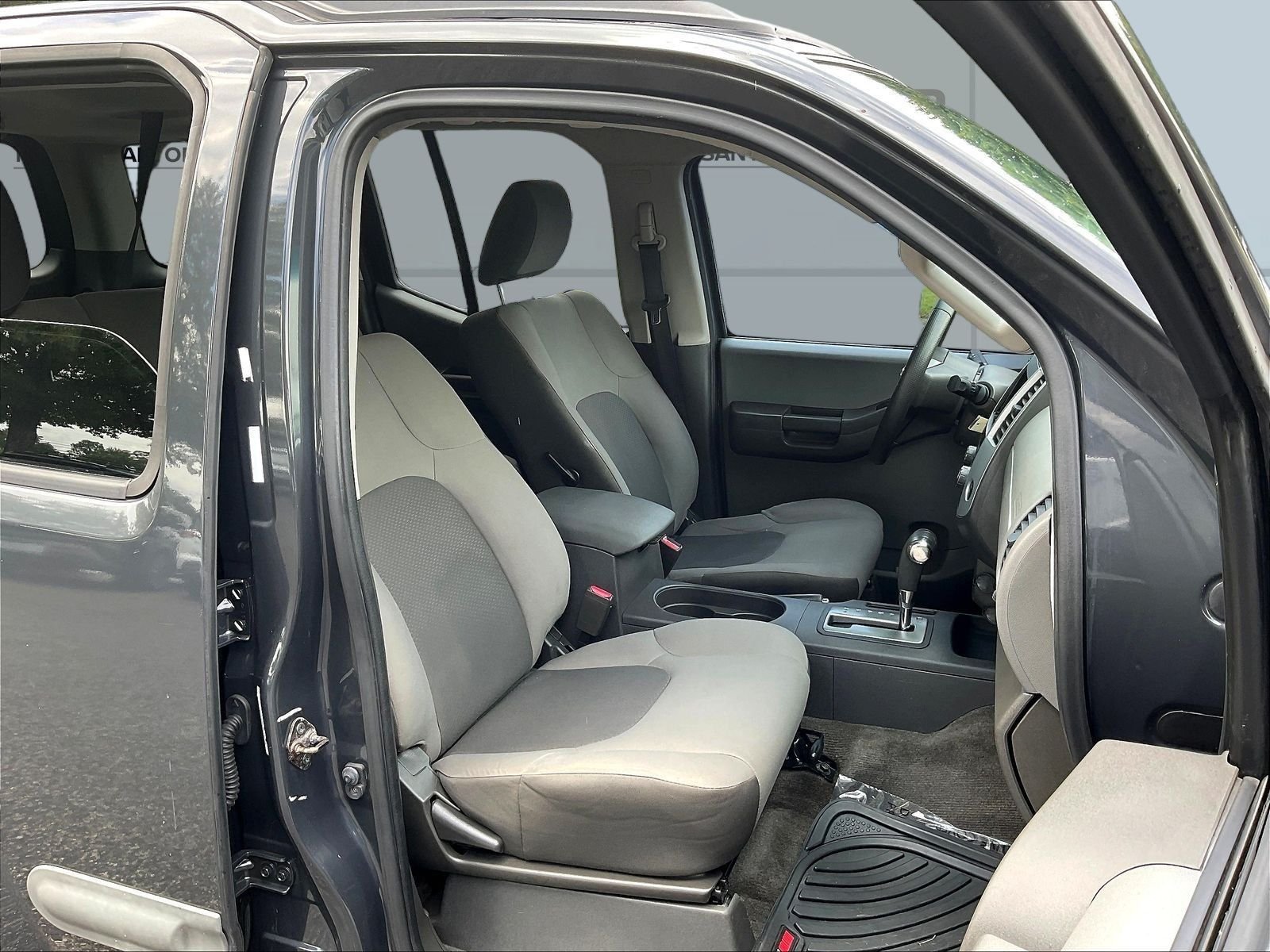 Used 2013 Black Nissan S image 29