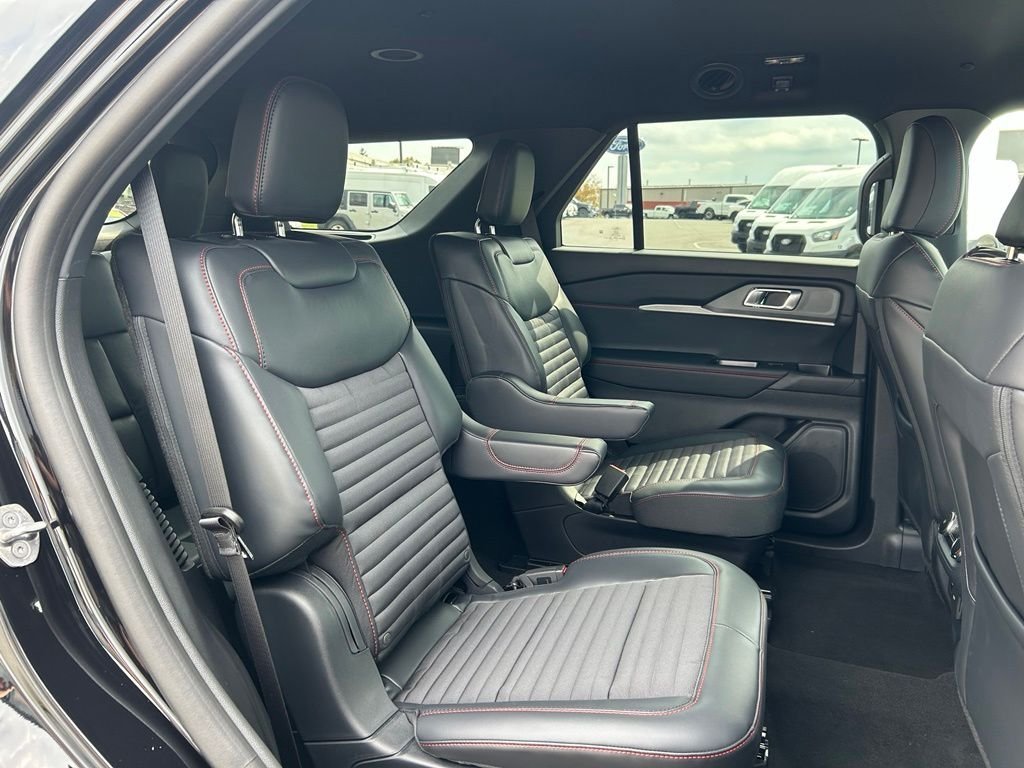 New 2027 Agate Black Metallic Ford ST-Line image 30