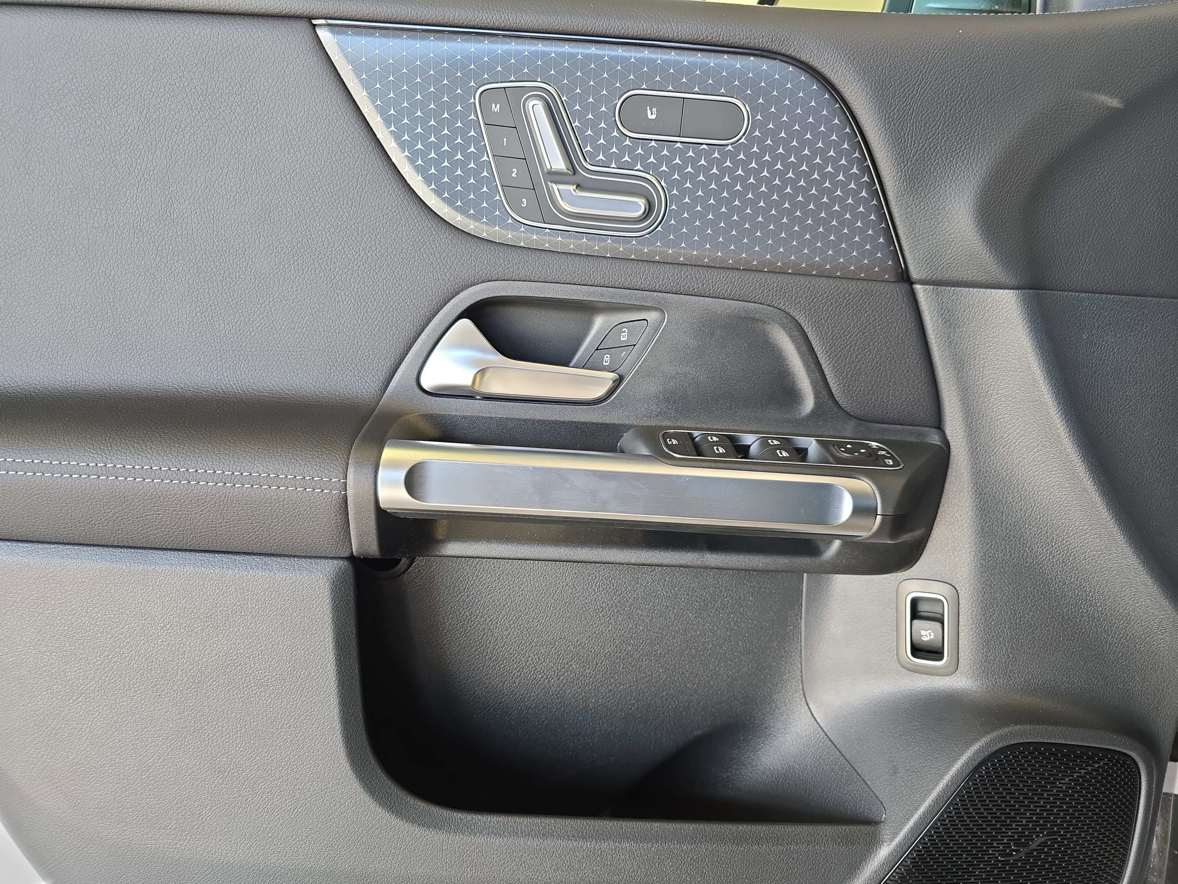 New 2026 Mountain Grey Metallic Mercedes-Benz GLB250 image 27