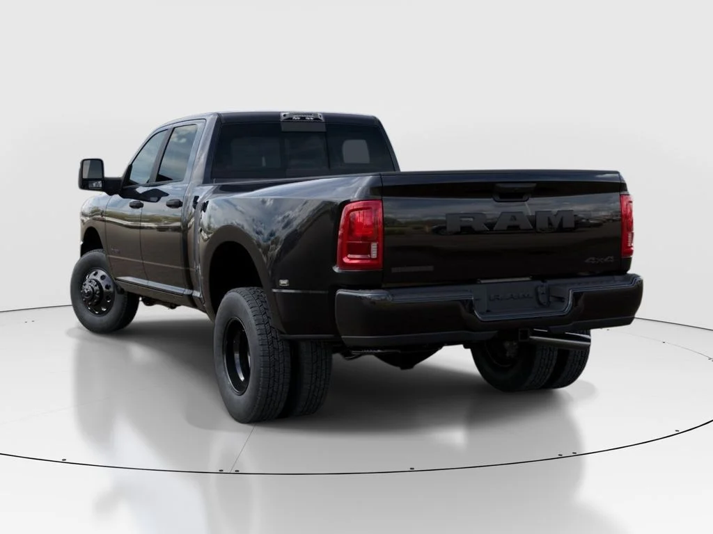 New 2026 Diamond Black Crystal Pearl-Coat Exterior Paint RAM Big Horn image 3
