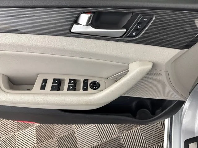 Used 2019 Silver Hyundai Limited image 20