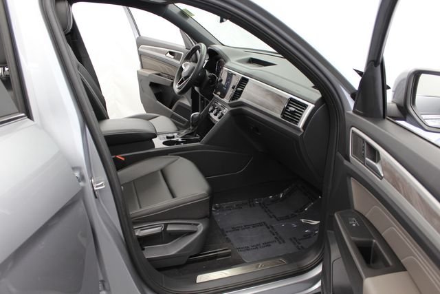 Used 2023 Pyrite Silver Metallic Volkswagen 3.6L V6 SE w/Technology image 20