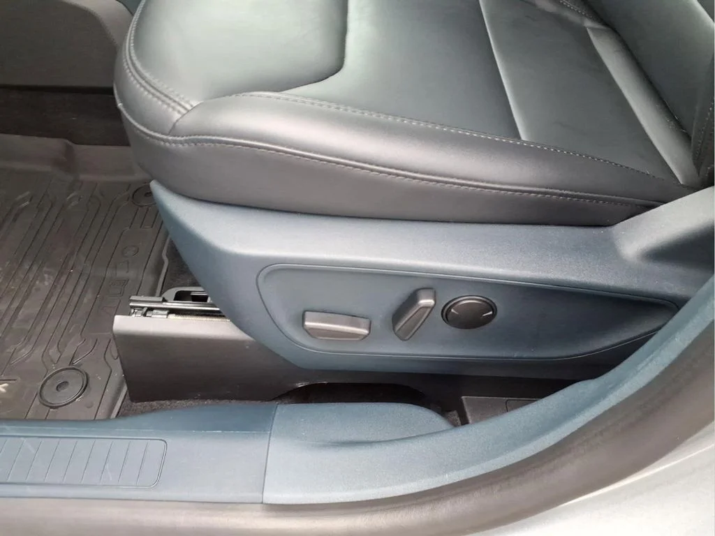 Used 2024 Silver Ford Lariat image 20