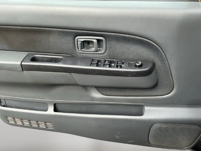 Used 2004  Nissan SC image 11