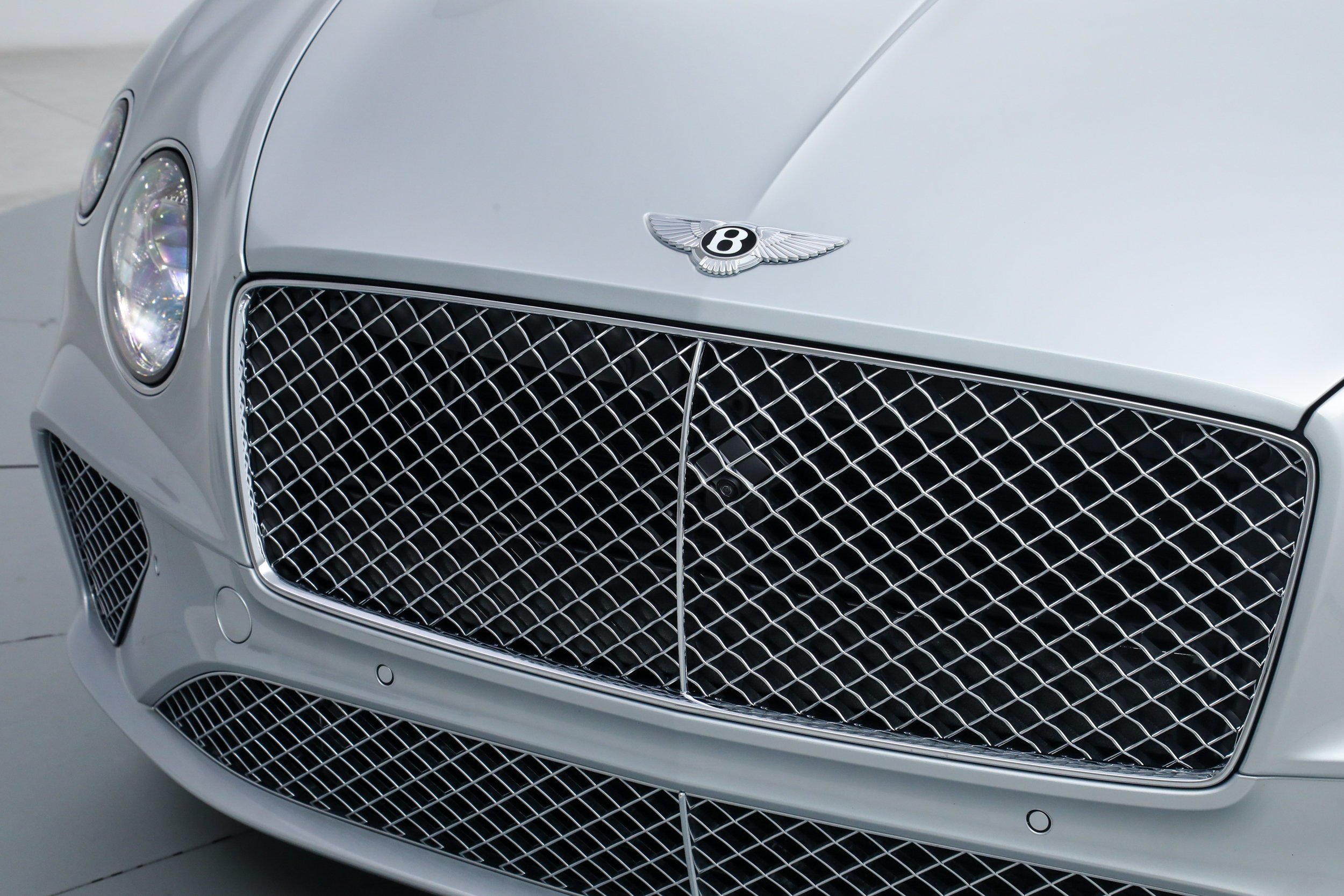 Used 2022 Silver Bentley  image 11