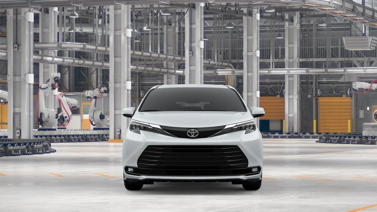 New 2026 Wind Chill Pearl Toyota XLE 8 Passenger image 17