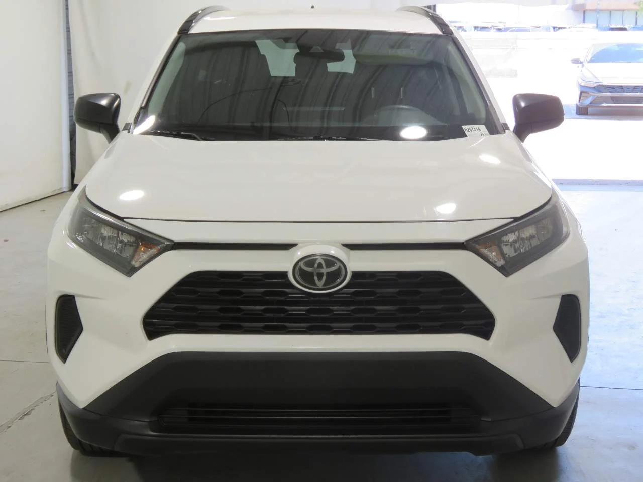 Used 2019 Super White Toyota LE image 2