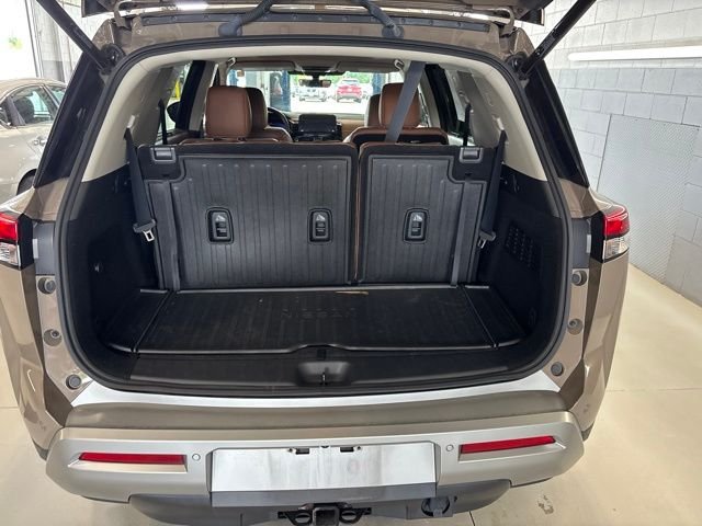 Used 2023 Beige Nissan Platinum image 9