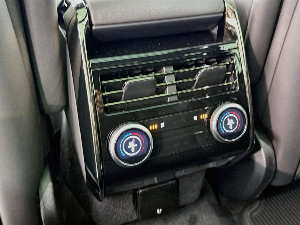 New 2027 Fuji White Land Rover Dynamic SE image 27