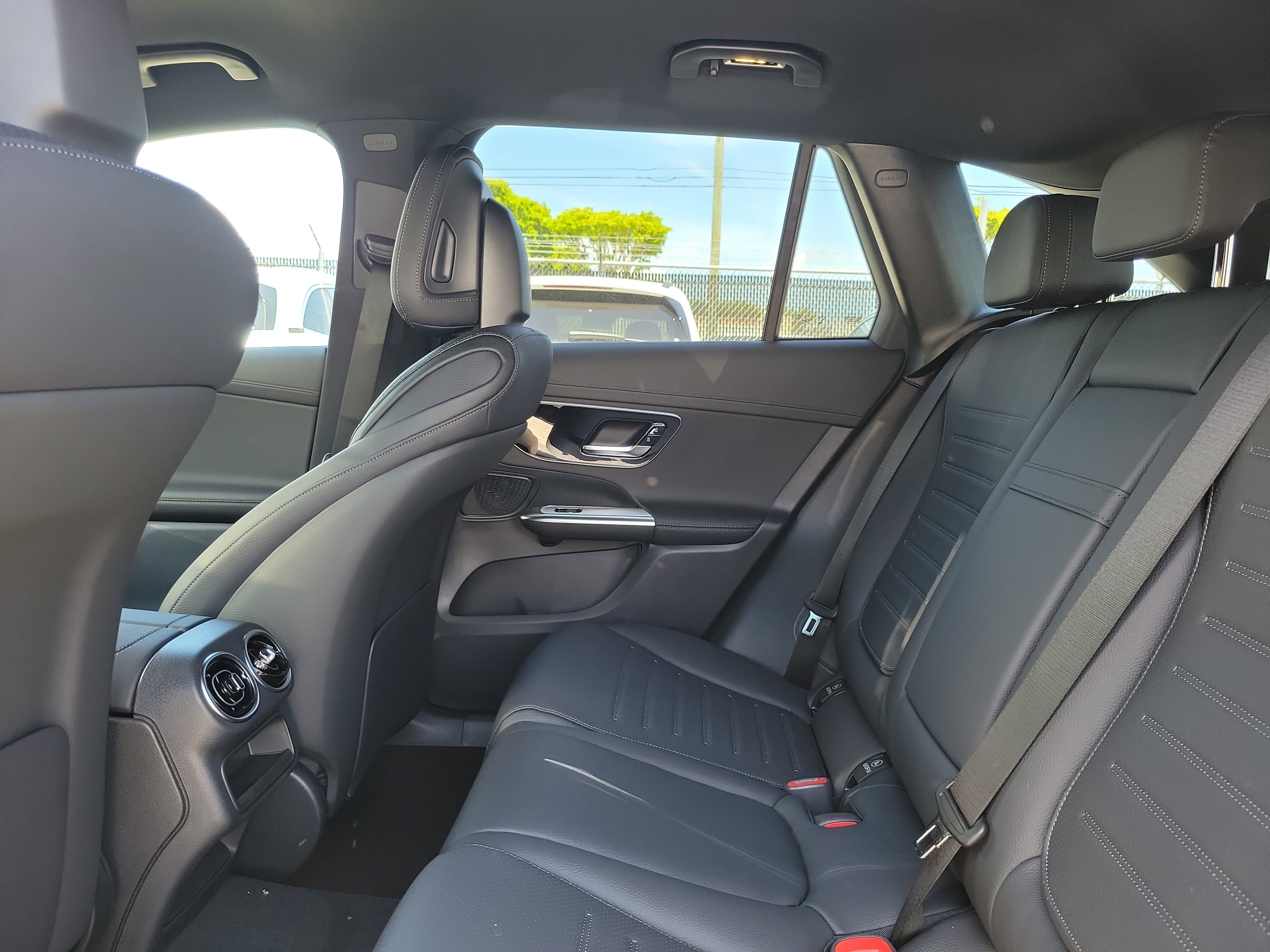 New 2026 MANUFAKTUR Alpine Grey Mercedes-Benz GLC 300 image 35