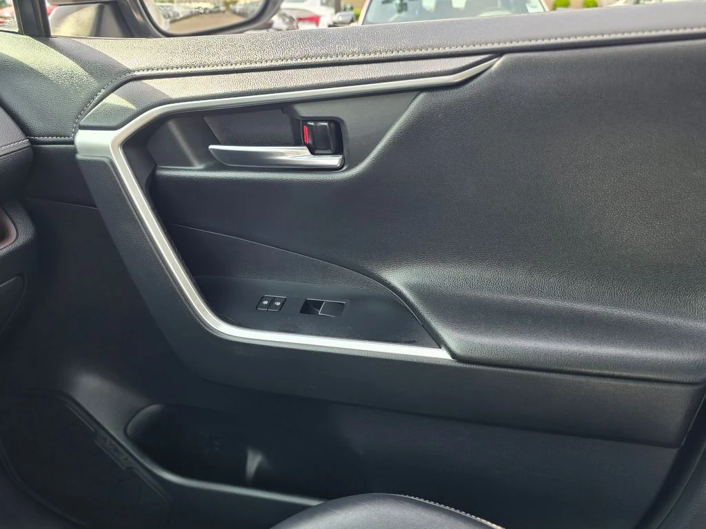 2020 Toyota RAV4 Limited - Photo 29
