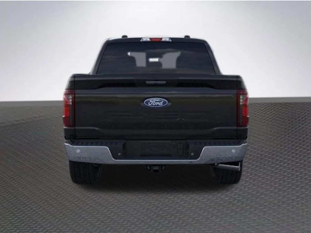 New 2026 Agate Black Metallic Ford XLT image 5