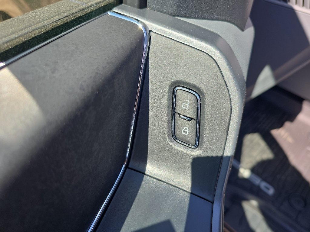 New 2026 Agate Black Metallic Ford XLT image 13