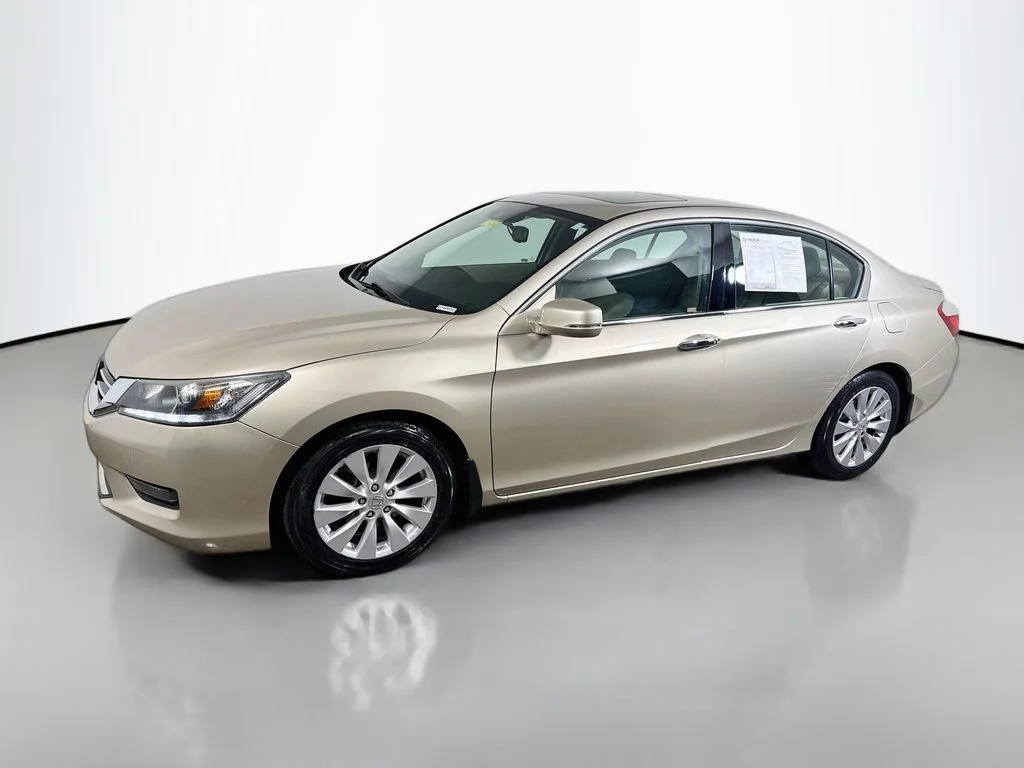 Used 2014 Champagne Frost Pearl Honda EX-L image 3
