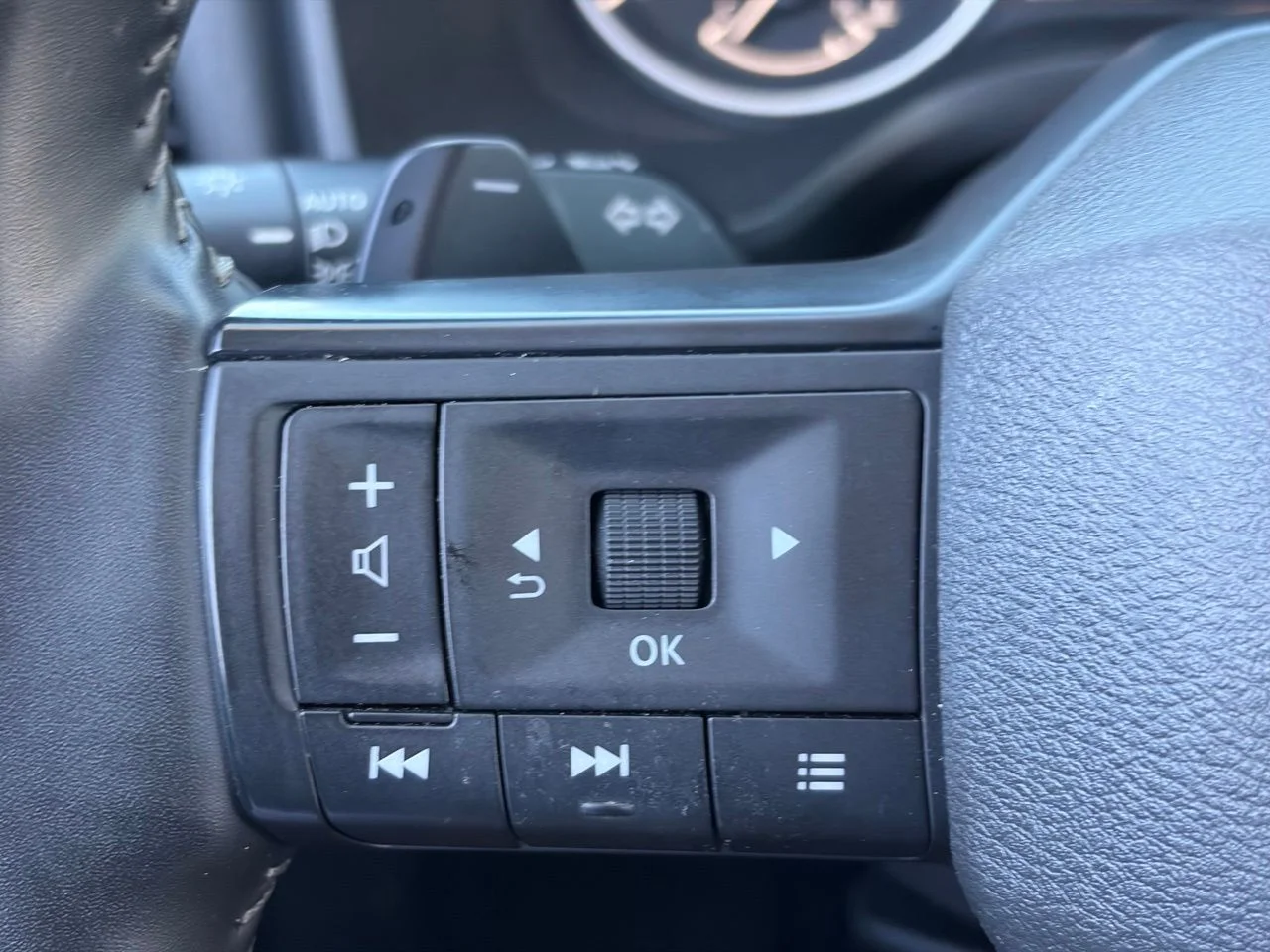 Used 2025 Super Black Nissan SV image 25
