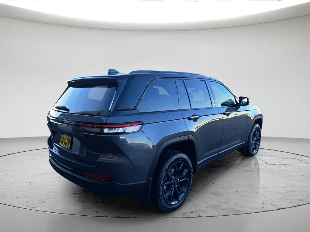 New 2025 Baltic Gray Metallic Clear-Coat Exterior Paint Jeep Limited image 5