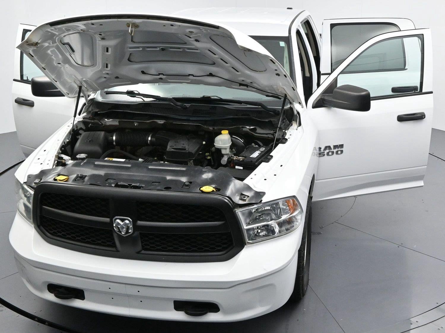 Used 2015 Bright White Clearcoat Ram Tradesman image 36
