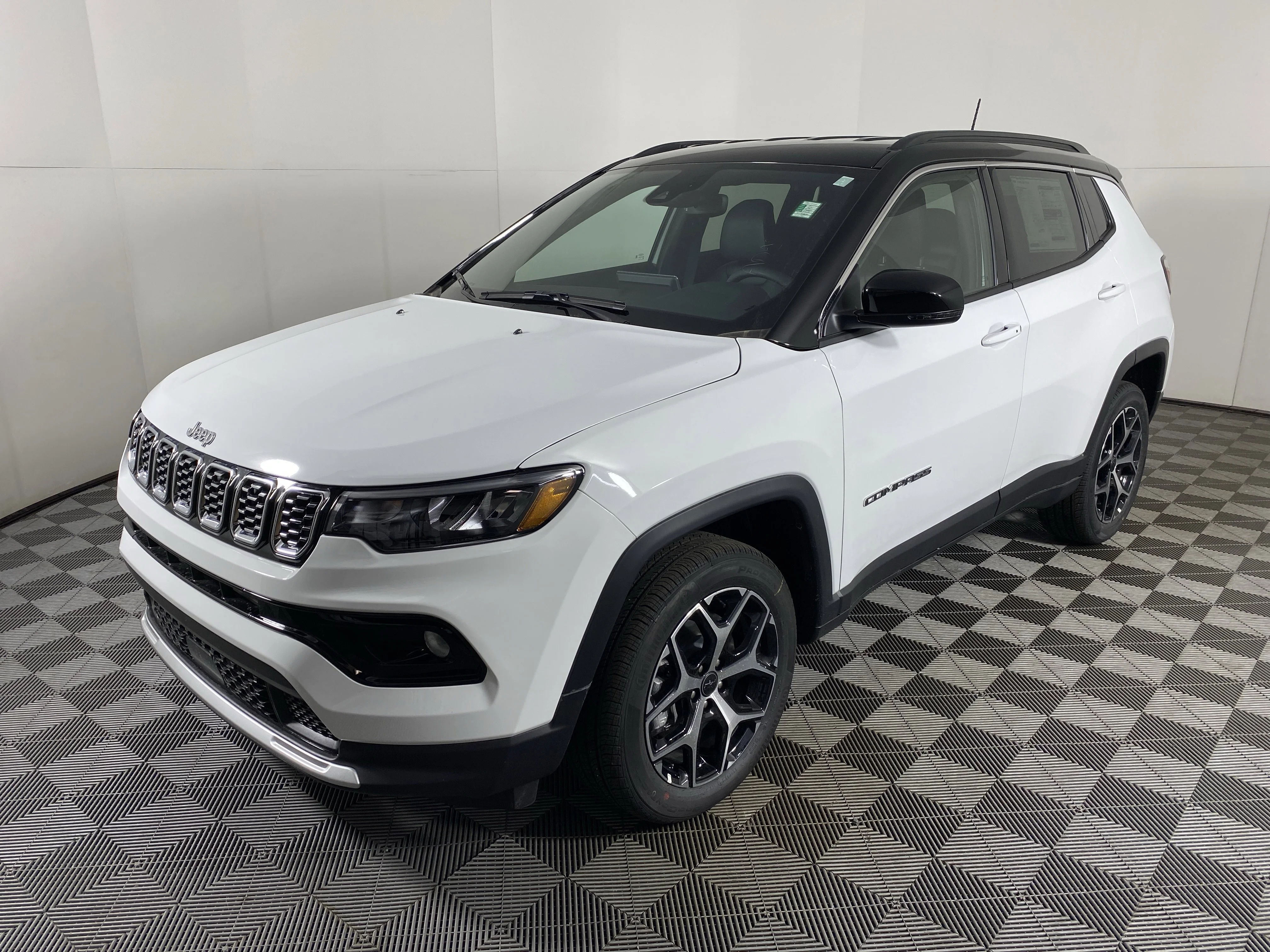 New 2026 Bright White Clear-Coat Exterior Paint Jeep Limited image 10