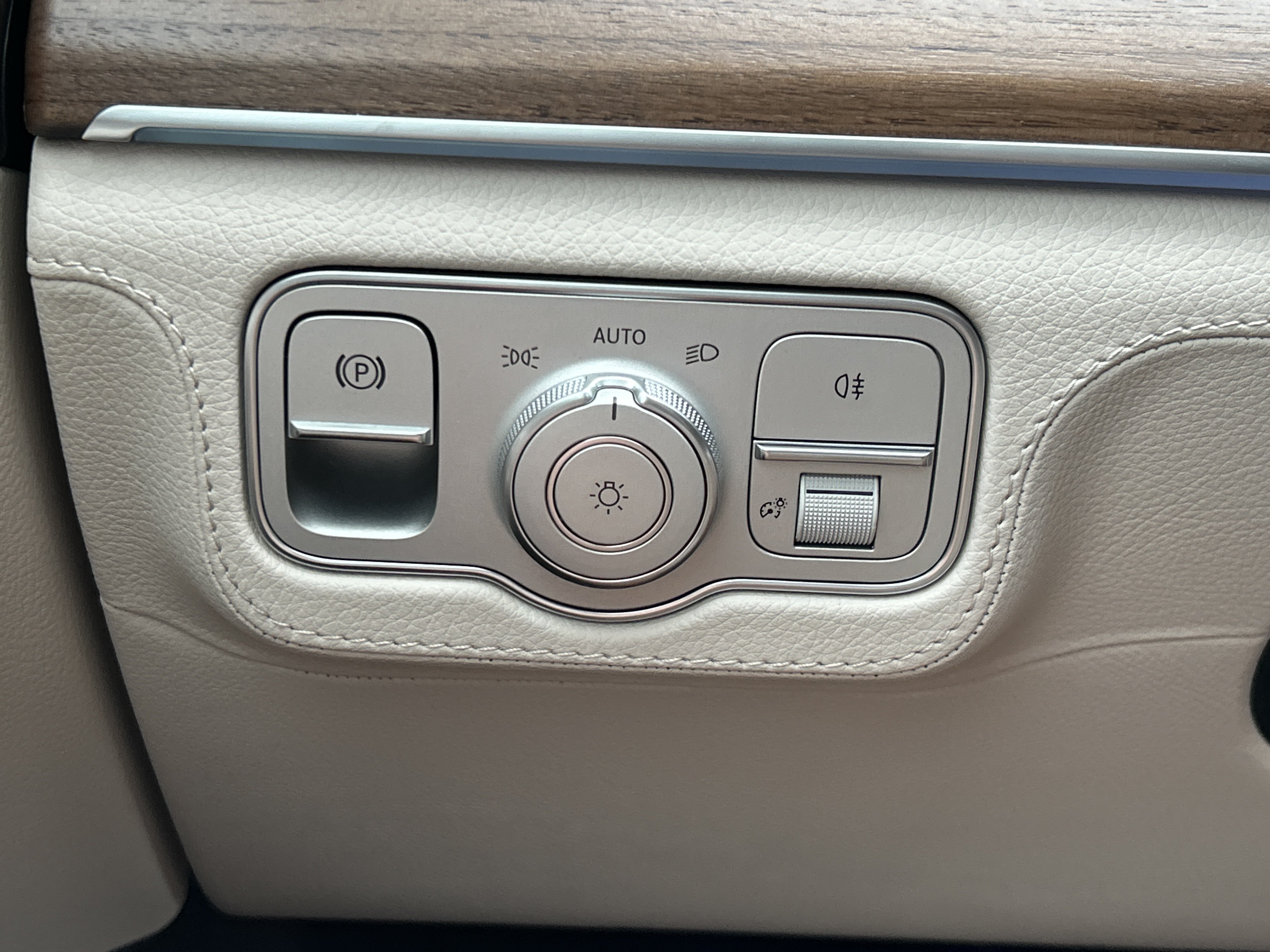 New 2026 MANUFAKTUR Moonlight White Metallic Mercedes-Benz GLE 450 4MATIC® SUV image 21