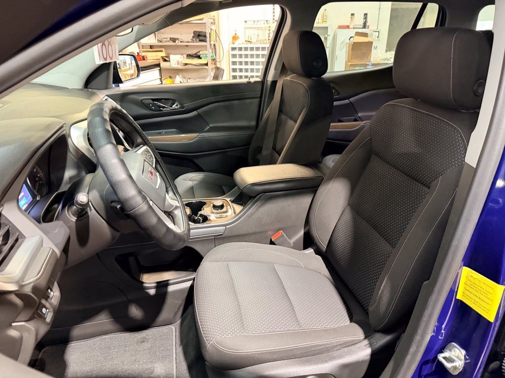 Used 2023 ULTRA BLUE METALLIC GMC SLE image 3