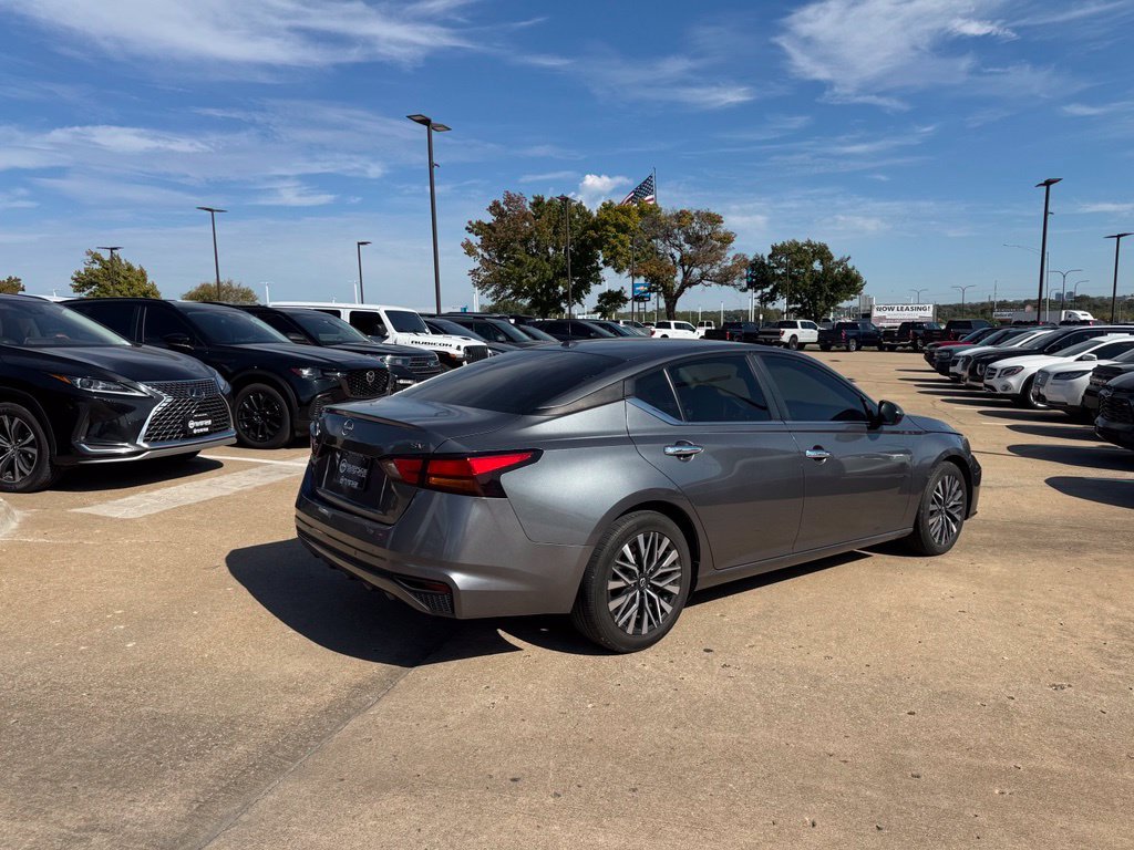 Used 2023 Gun Metallic Nissan 2.5 SV image 3