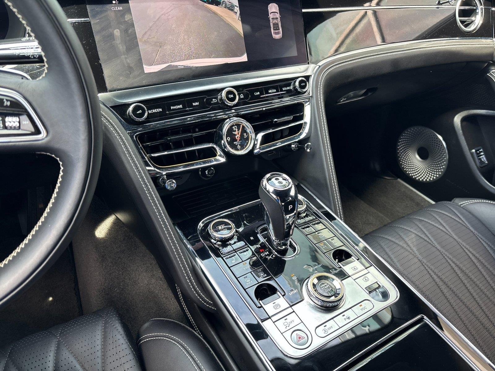 Used 2021 Glacier White Bentley W12 image 30