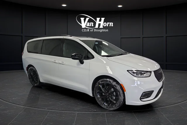 New 2026 Bright White Clear-Coat Exterior Paint Chrysler Limited image 44