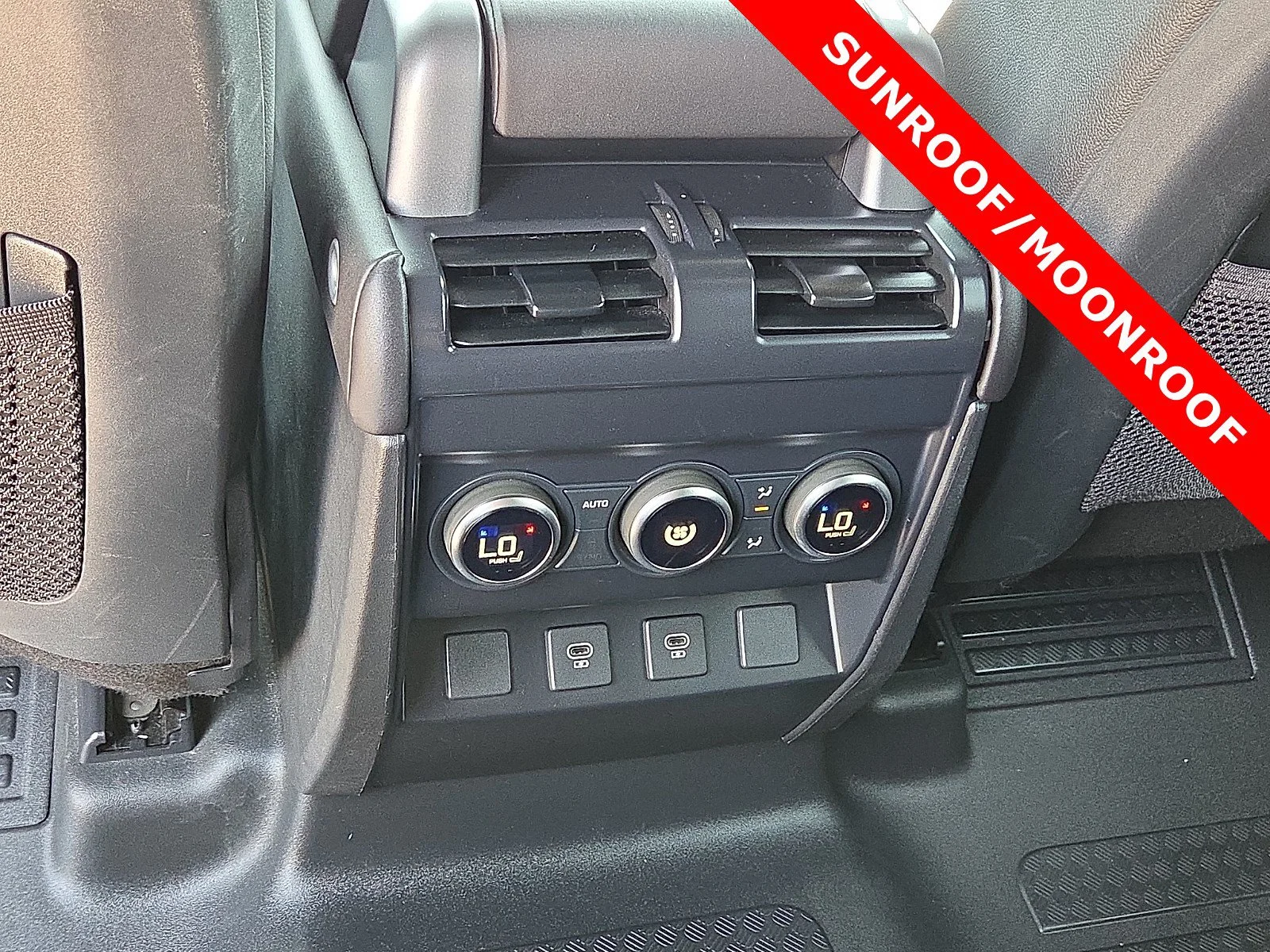 Used 2024 Carpathian Grey Premium Metallic Land Rover X-Dynamic SE image 11