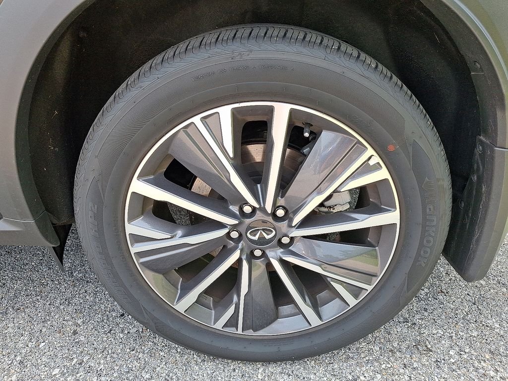 Used 2026 Black INFINITI LUXE image 4