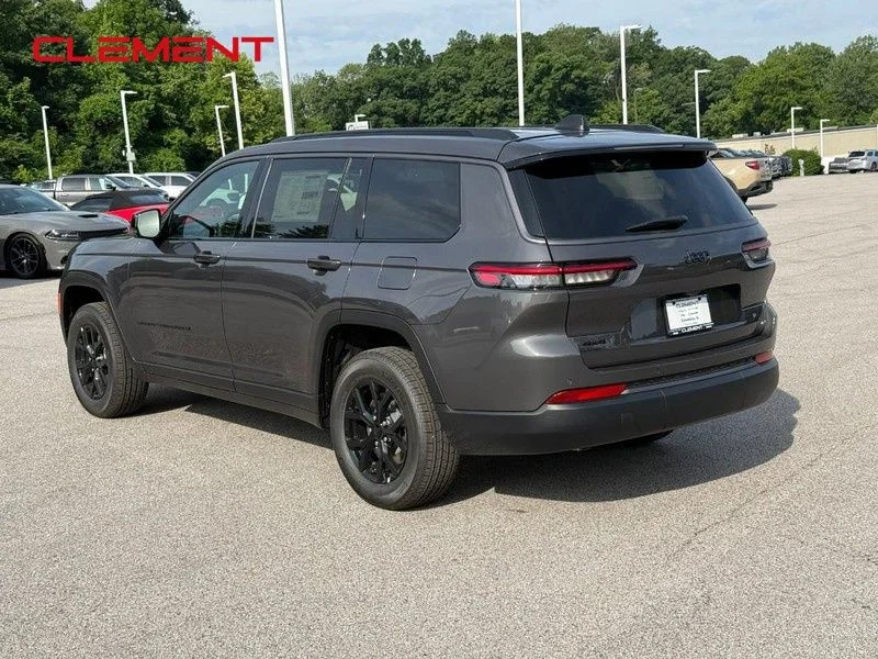 New 2026 Baltic Gray Metallic Clearcoat Jeep Altitude image 3