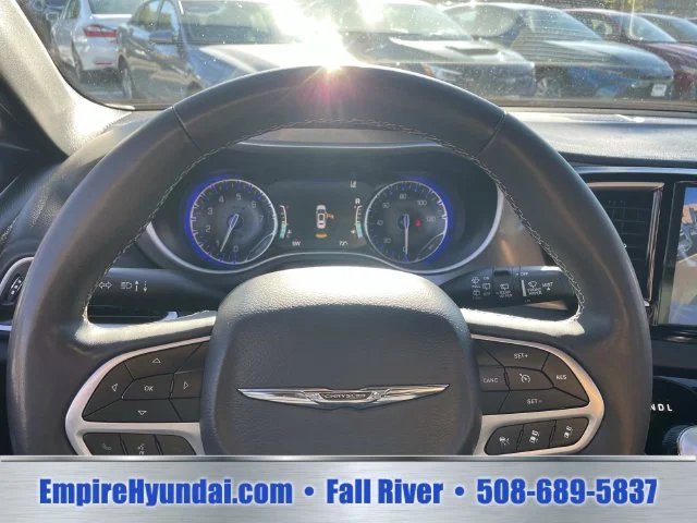 Used 2025 White Chrysler Select image 27