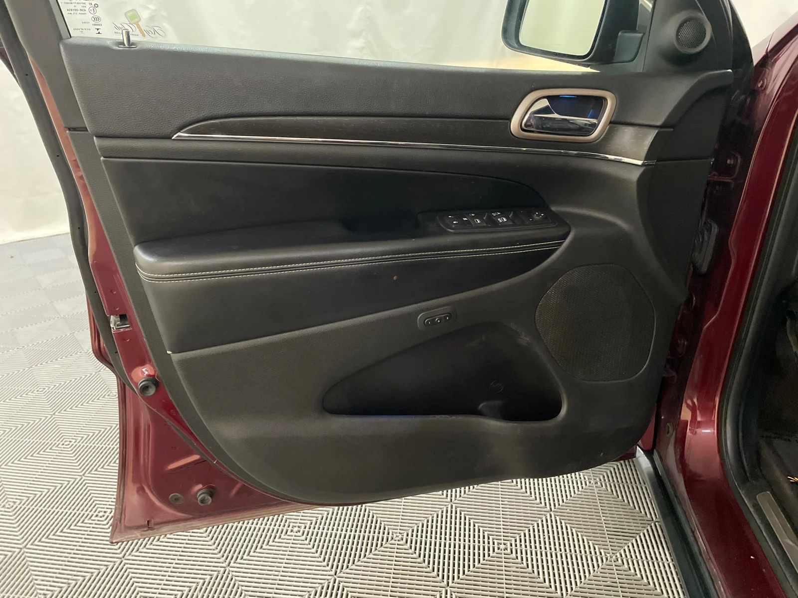 Used 2016 Velvet Red Pearlcoat Jeep Limited image 11