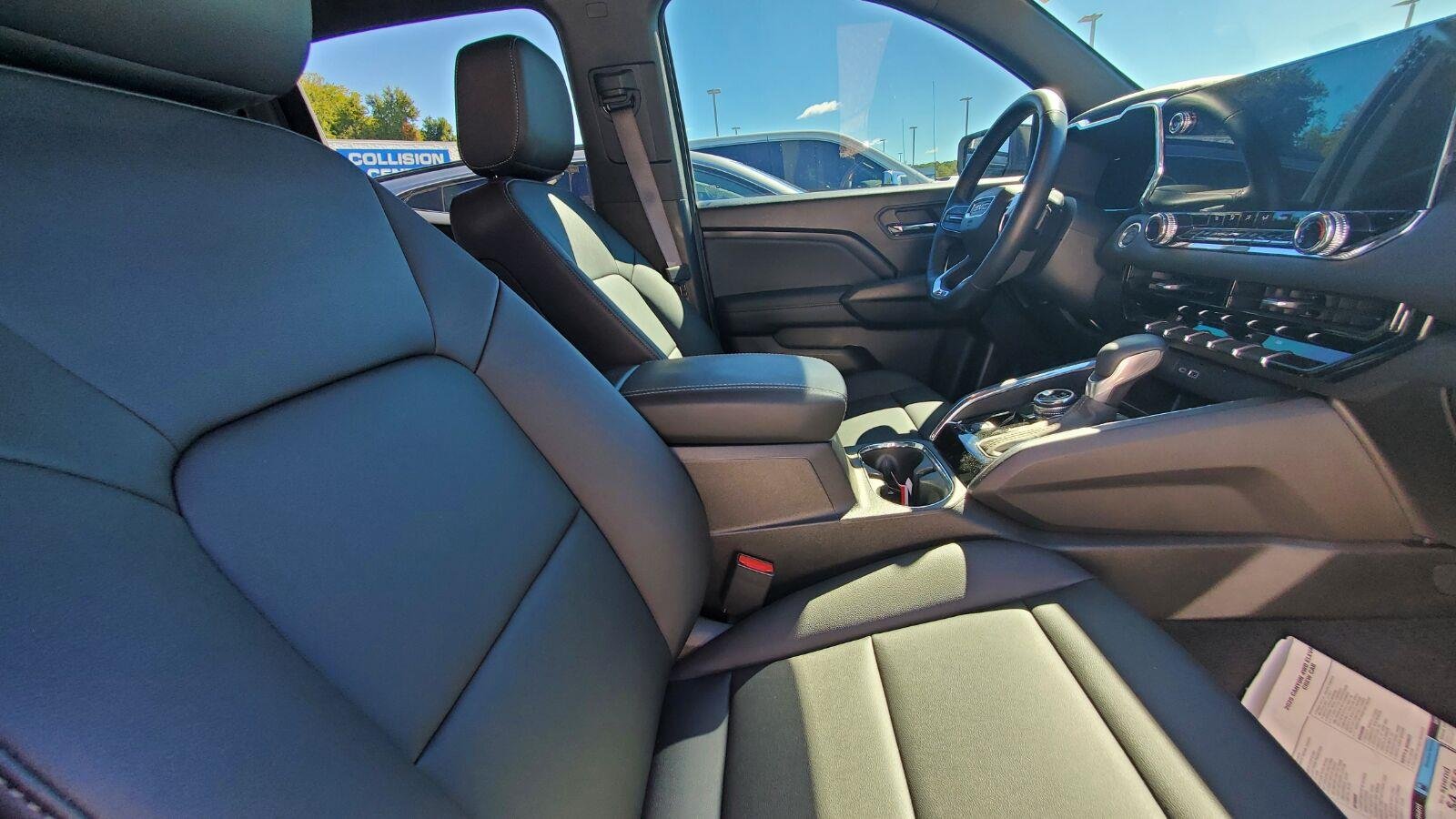 Used 2025 Summit White GMC Elevation image 4