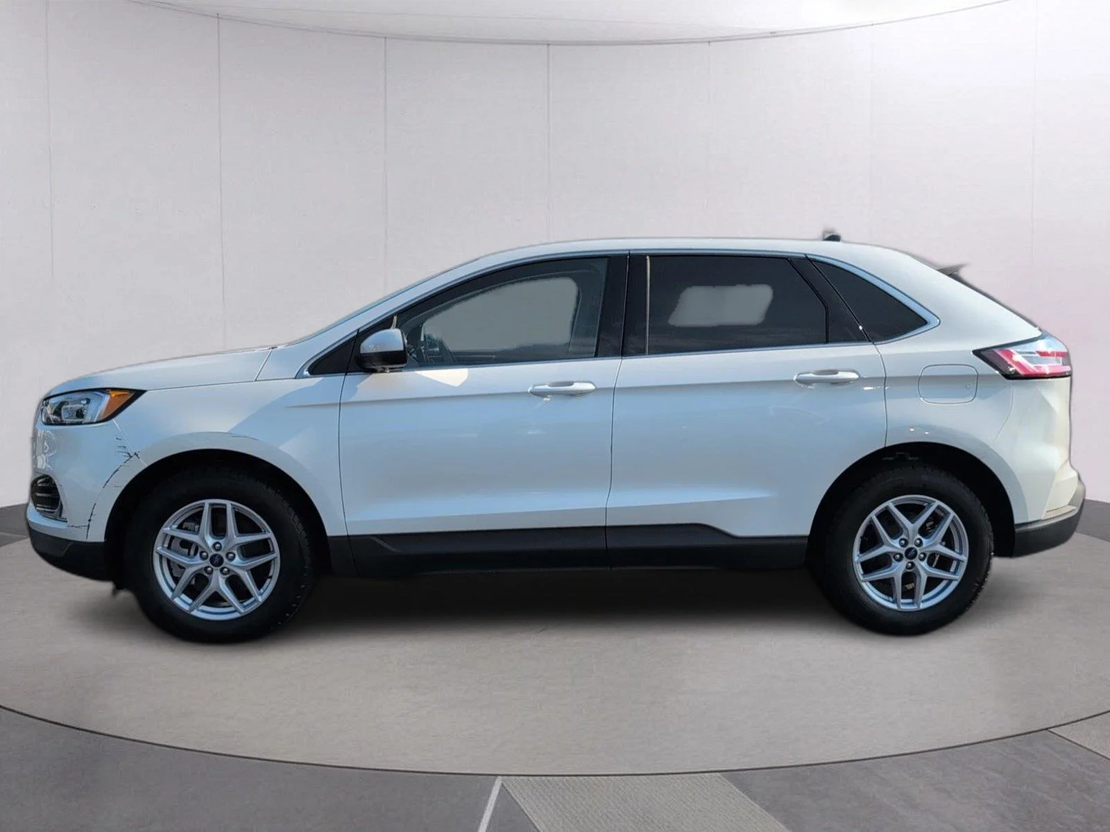 Used 2021 Star White Metallic Tri-Coat Ford SEL image 2