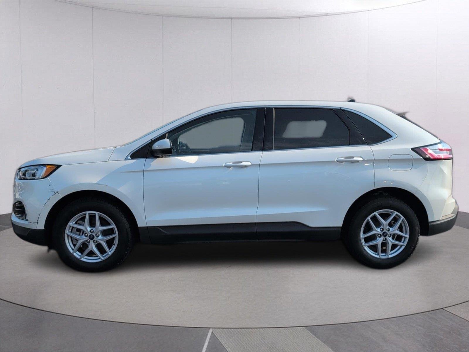 Used 2021 Star White Metallic Tri-Coat Ford SEL image 2
