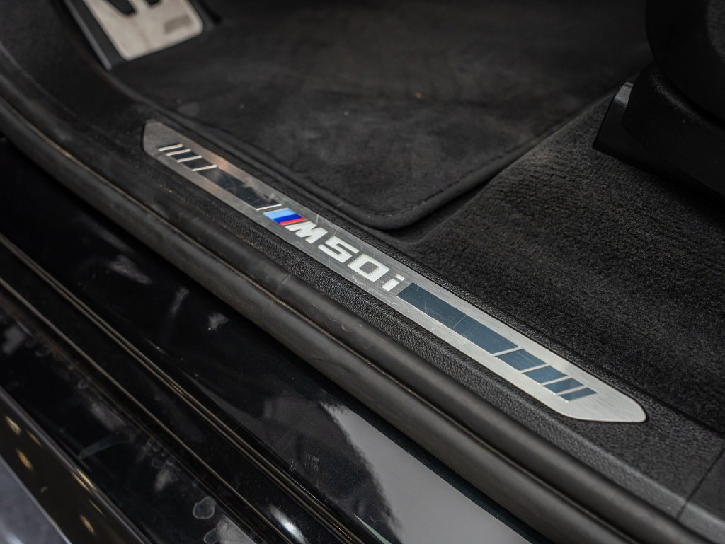 Used 2020 Black Sapphire Metallic BMW M50i image 31