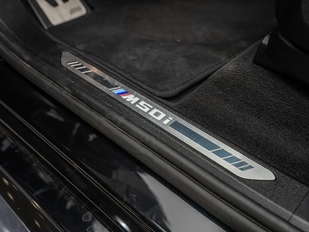 Used 2020 Black Sapphire Metallic BMW M50i image 31