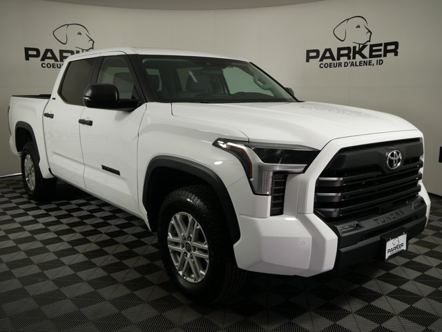 Used 2024 Ice Cap Toyota Crew Cab SR5 w/ Convenience Pkg image 4