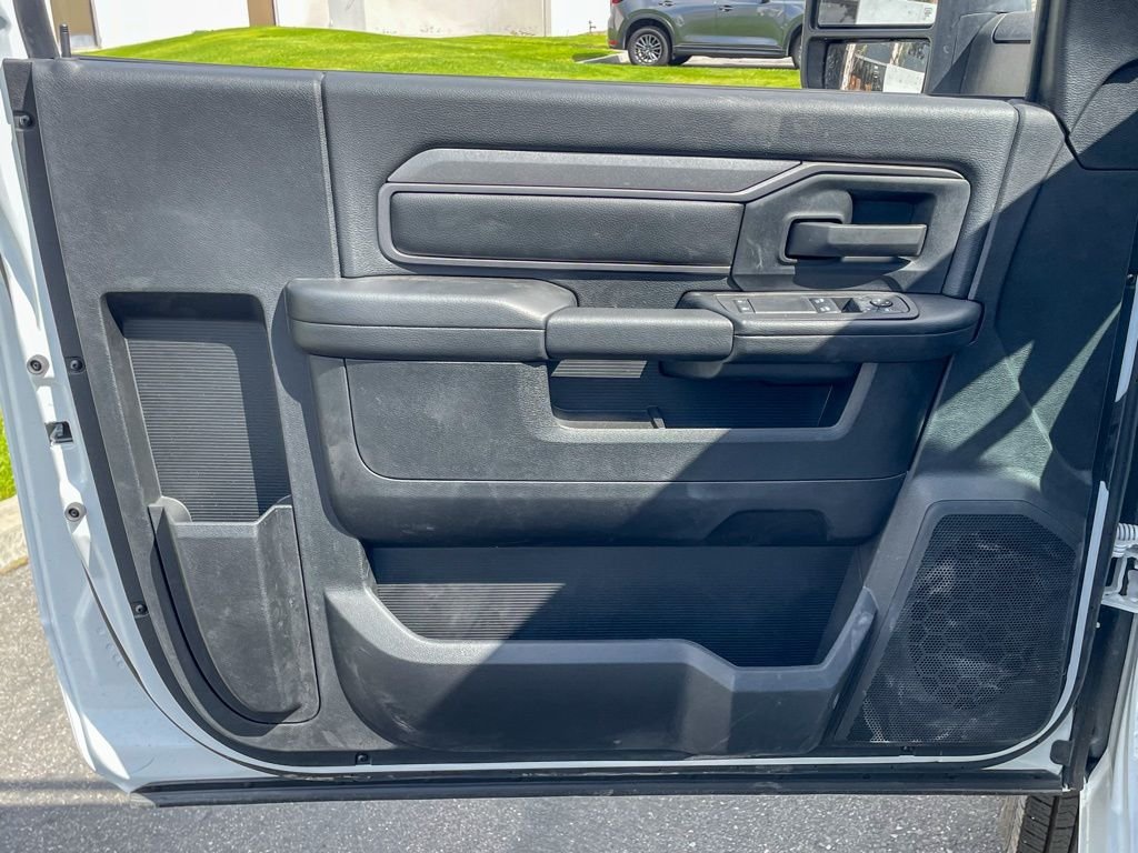 2025 RAM 3500 Chassis Tradesman - Photo 13