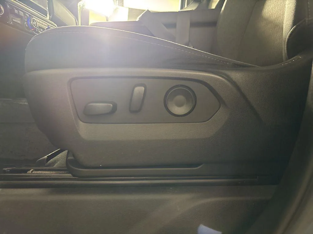 Used 2024 Onyx Black GMC SLE image 11