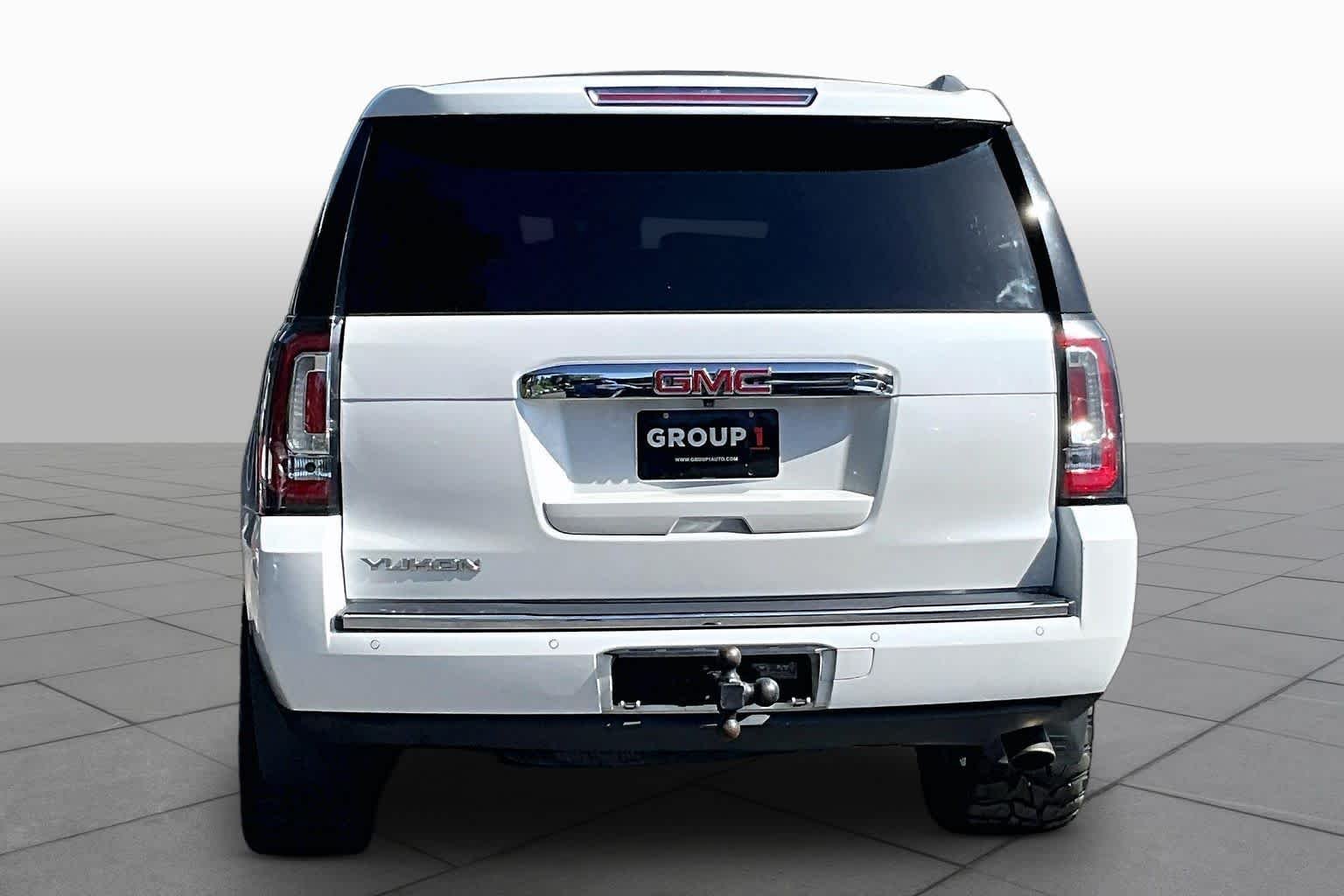Used 2016 White Frost Tricoat GMC Denali image 5