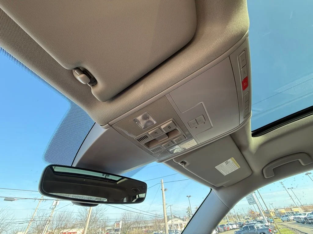 Used 2018 Silver Volkswagen SEL image 24