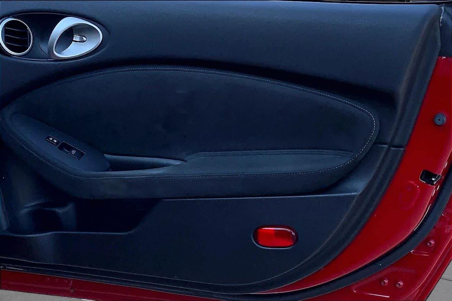 Used 2016 Solid Red Nissan Touring image 21